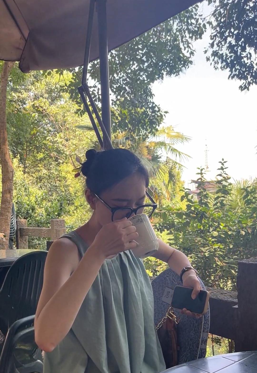 DƬ